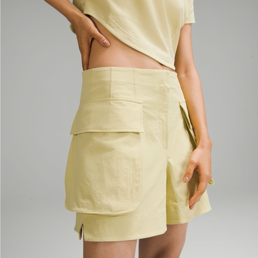 Lululemon Relaxed-Fit Super-High-Rise Cargo Shorts 4”